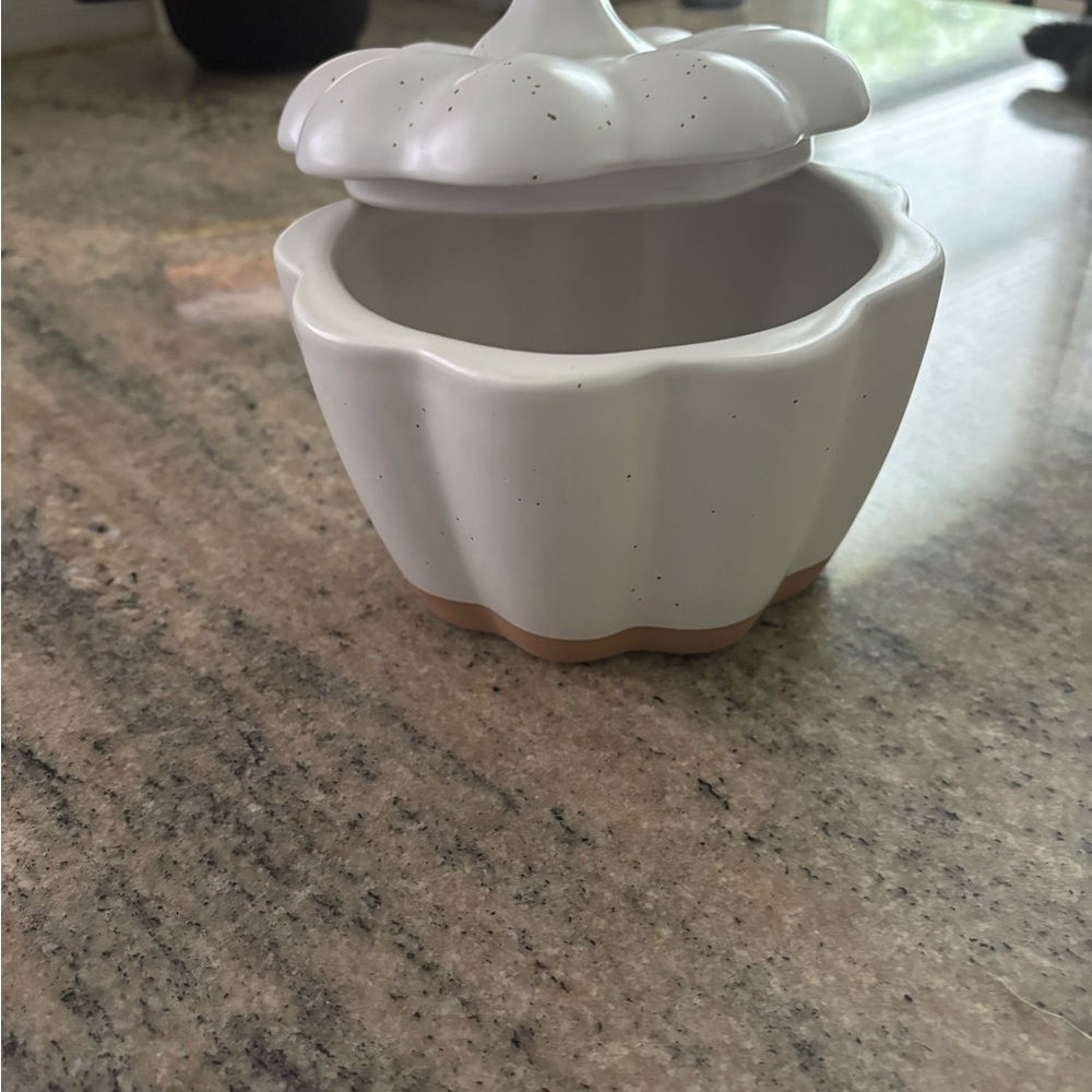 Ceramic Pumpkin-Shaped Container - Picture 4 of 5